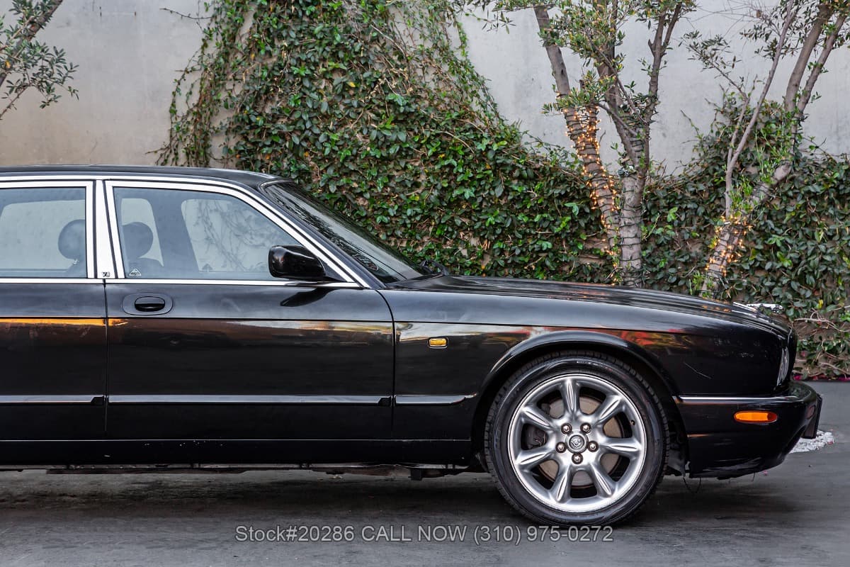 2002 Jaguar XJR thumbnail 7