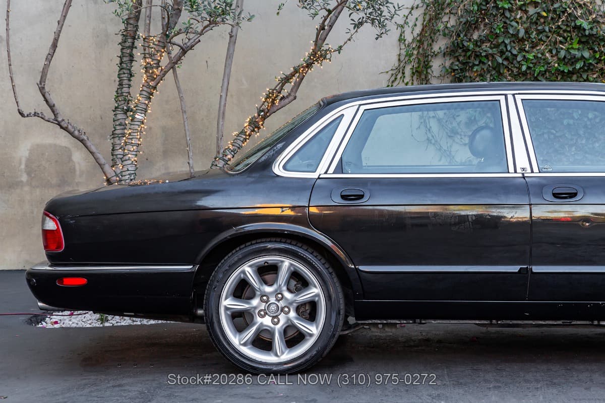 2002 Jaguar XJR thumbnail 8