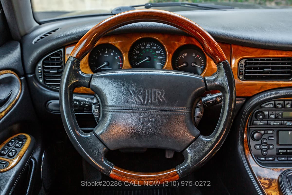 2002 Jaguar XJR thumbnail 12