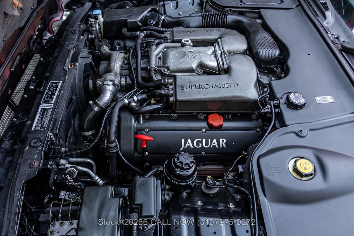 2002 Jaguar XJR thumbnail 23