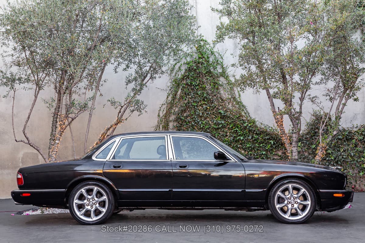 2002 Jaguar XJR thumbnail 3
