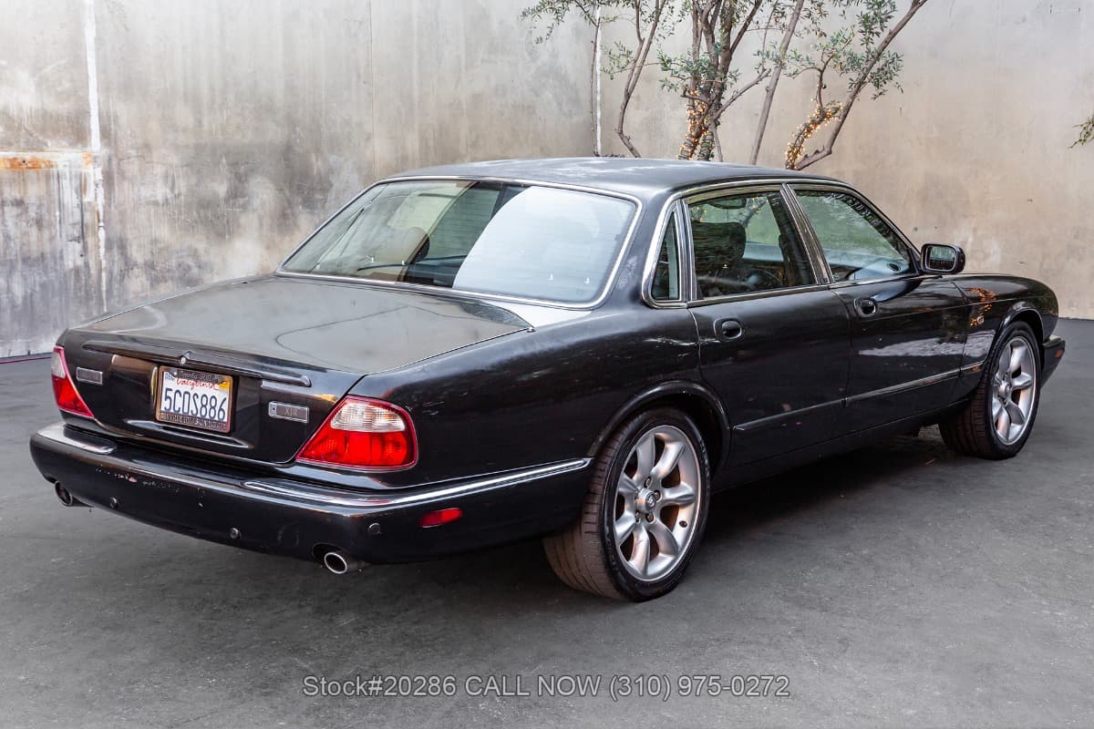 2002 Jaguar XJR thumbnail 4