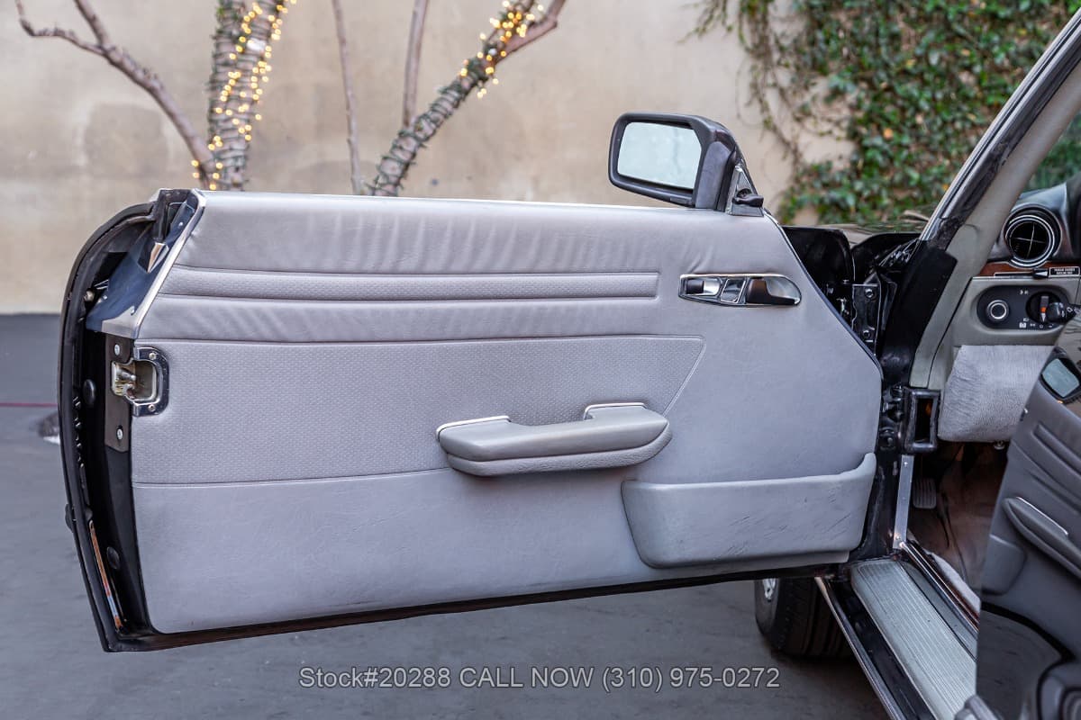 1987 Mercedes 560SL with 2 tops thumbnail 15
