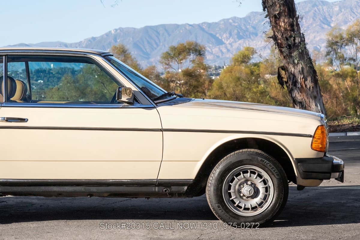 1981 Mercedes 300CD thumbnail 9