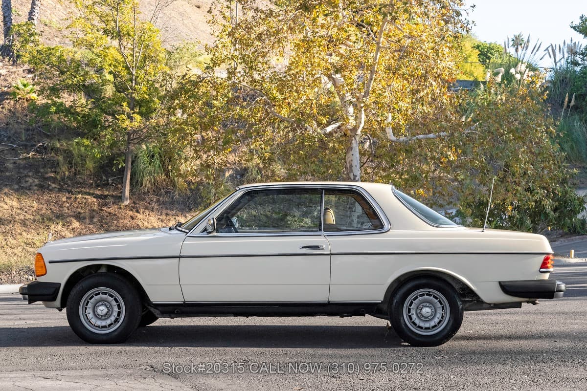 1981 Mercedes 300CD thumbnail 10