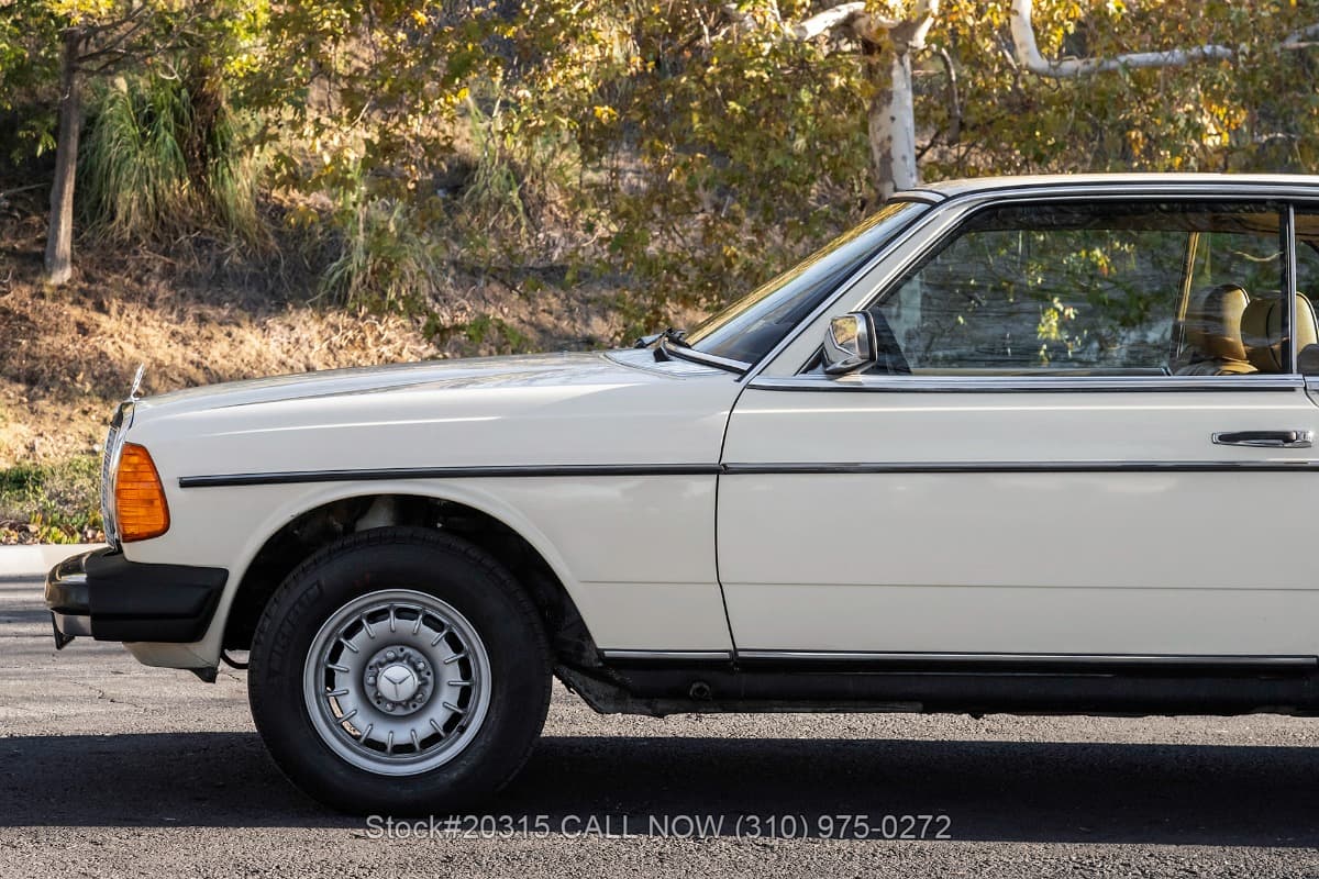 1981 Mercedes 300CD thumbnail 11