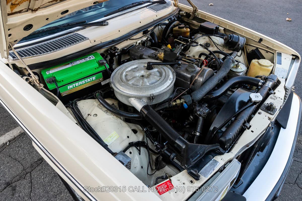1981 Mercedes 300CD thumbnail 26
