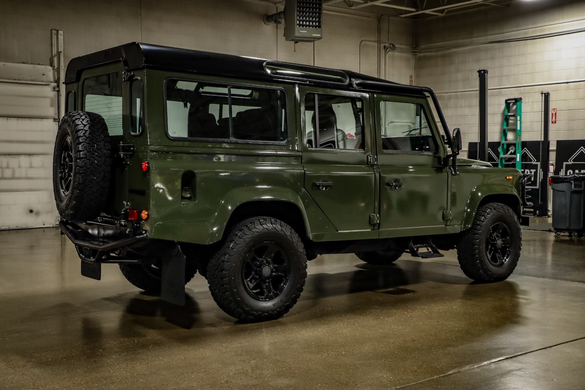 1986 Land Rover Defender 110 110 thumbnail 4