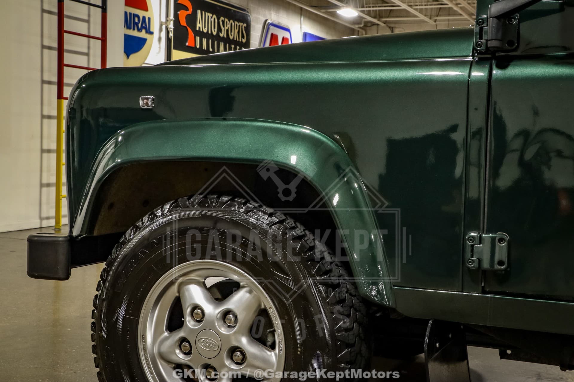 1998 Land Rover Defender 110 thumbnail 6