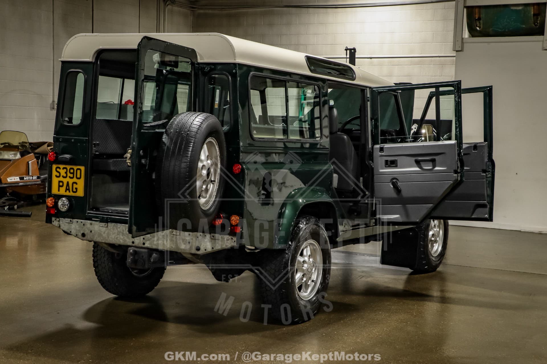1998 Land Rover Defender 110 thumbnail 10