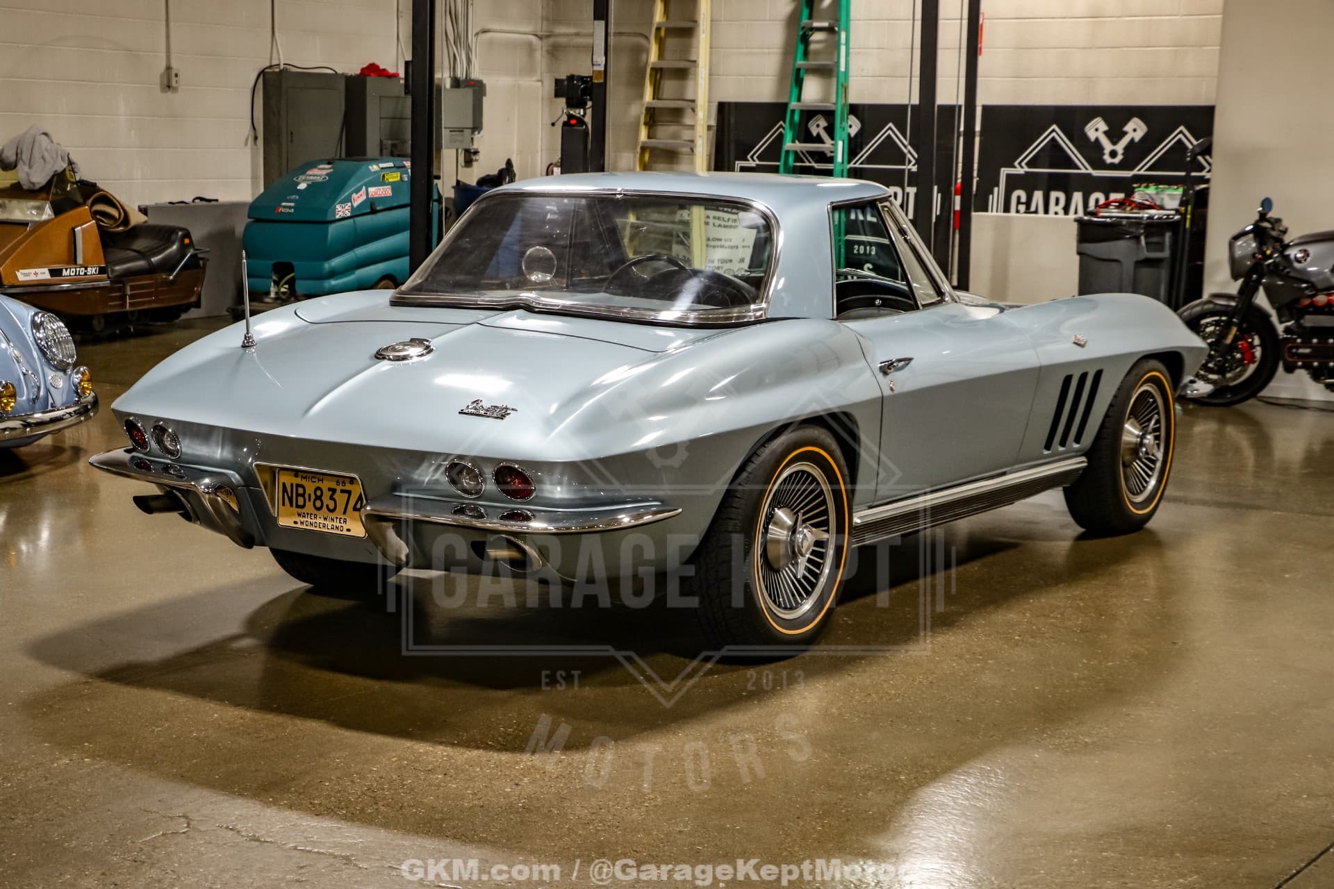 1966 Chevrolet Corvette Convertible thumbnail 4