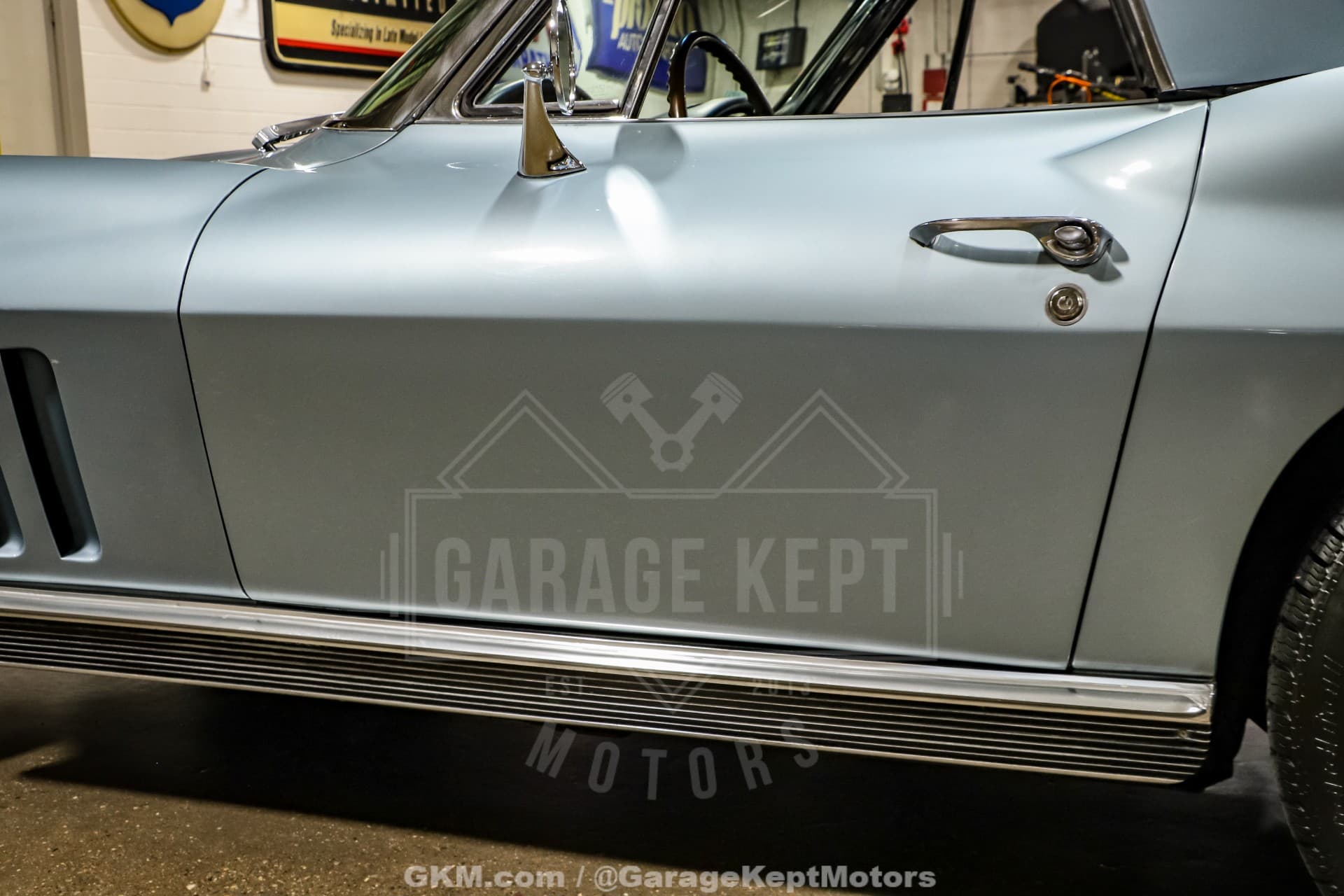 1966 Chevrolet Corvette Convertible thumbnail 8