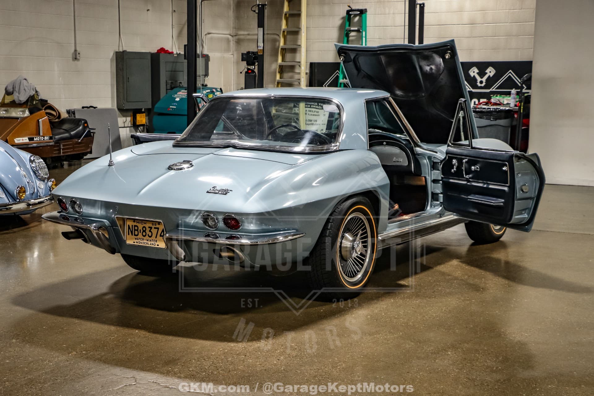 1966 Chevrolet Corvette Convertible thumbnail 12