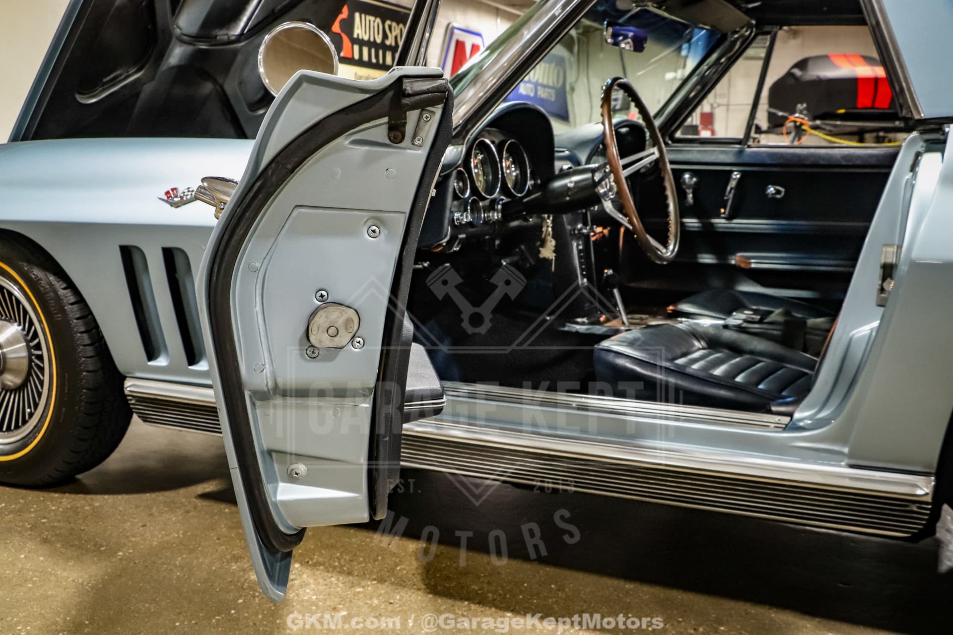 1966 Chevrolet Corvette Convertible thumbnail 14
