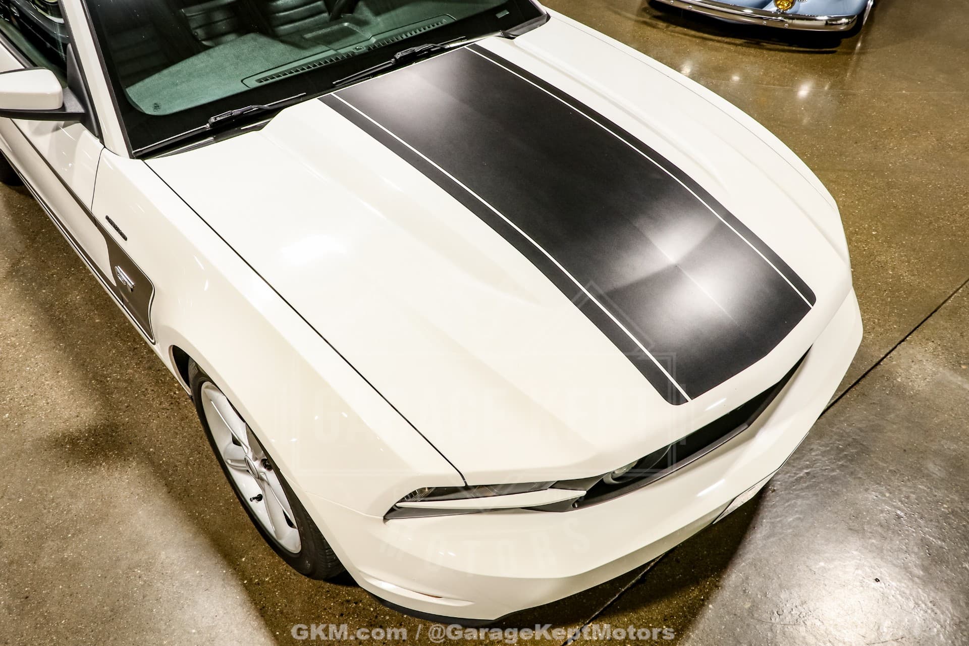 2010 Ford Mustang GT thumbnail 3