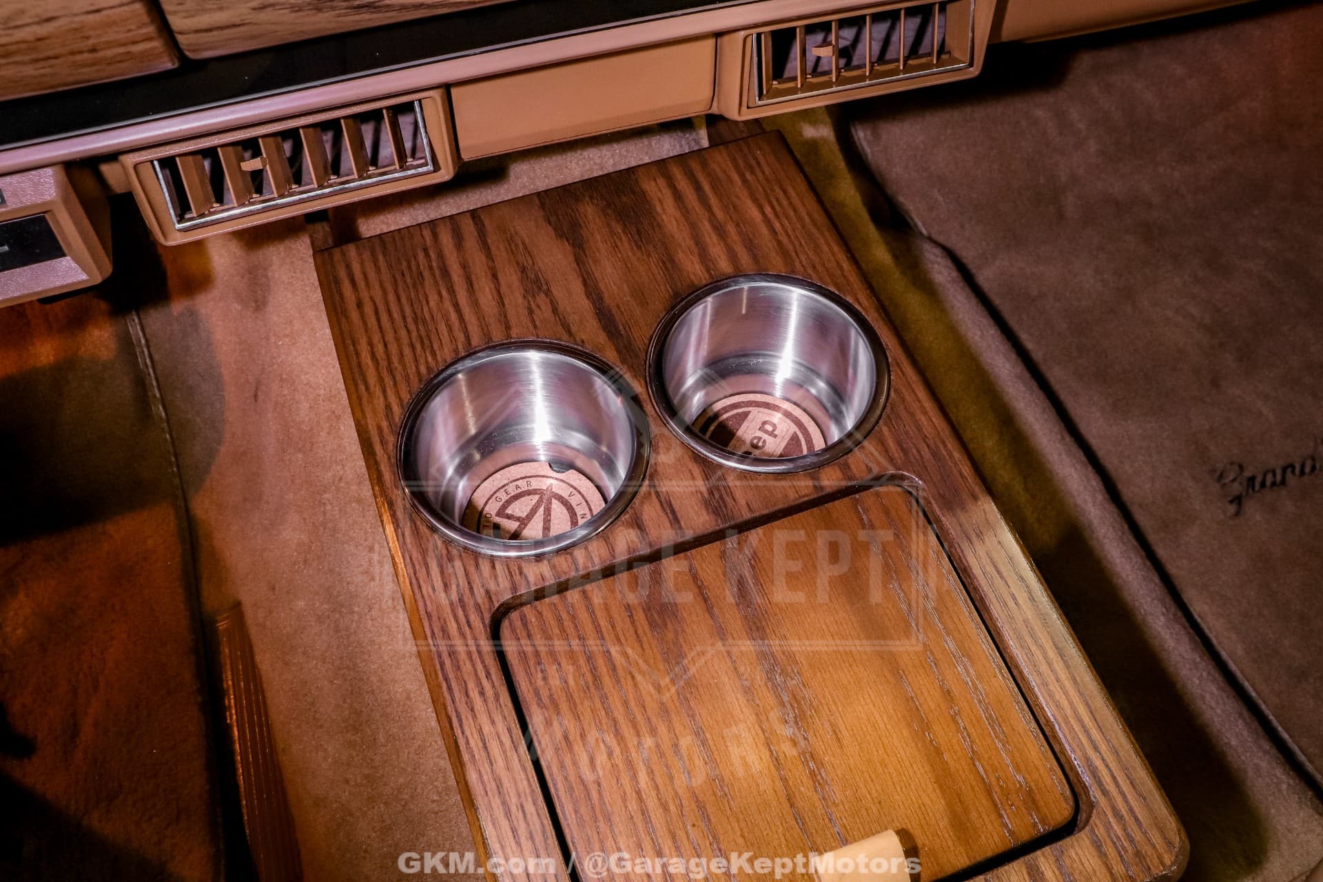 1987 Jeep Grand Wagoneer thumbnail 22