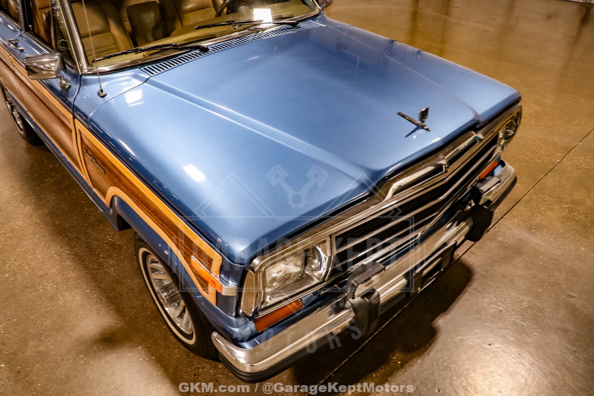 1987 Jeep Grand Wagoneer thumbnail 3