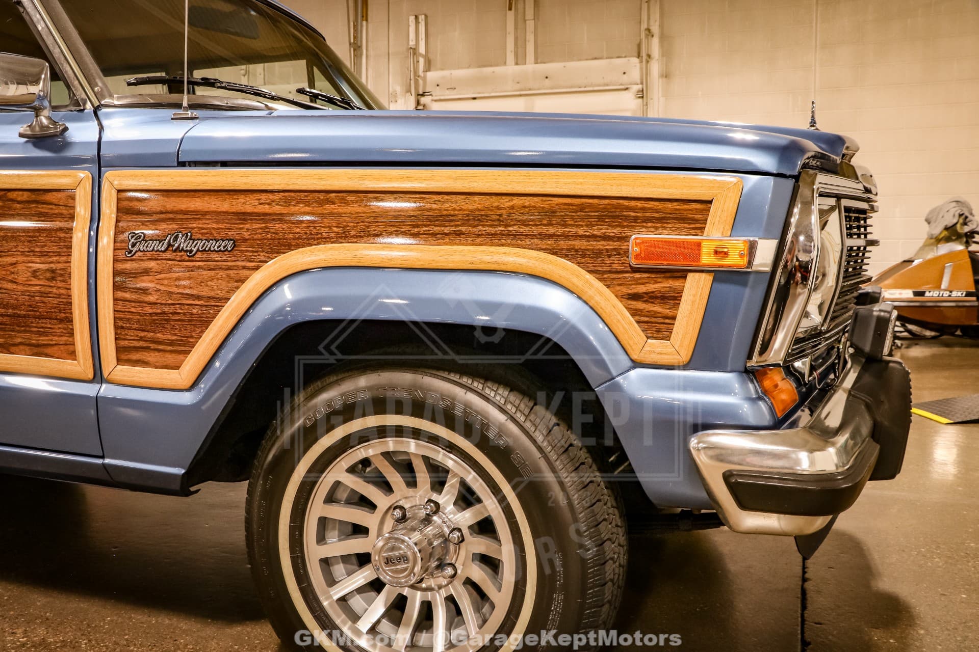 1987 Jeep Grand Wagoneer thumbnail 9