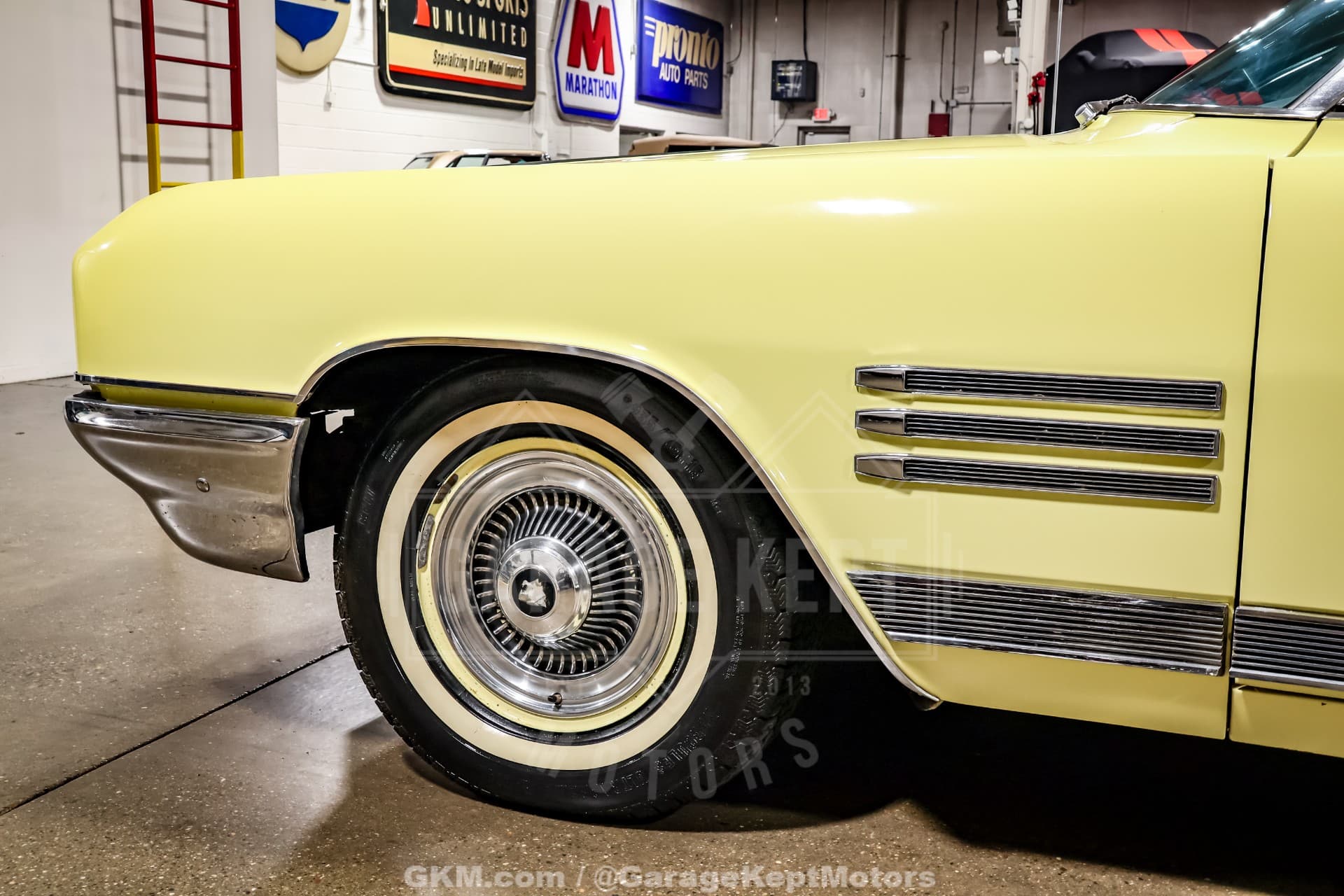 1964 Buick Wildcat Convertible thumbnail 7