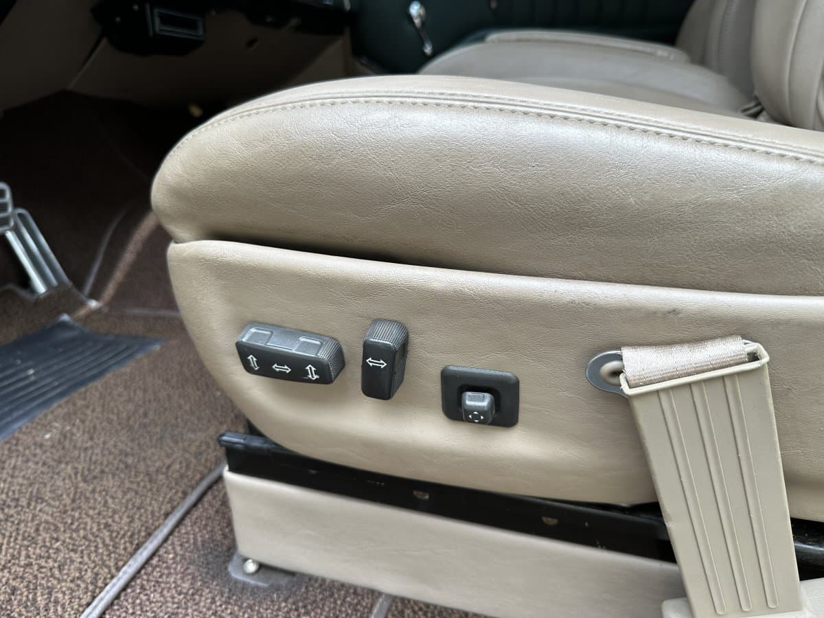 1950 Plymouth Suburban Restomod thumbnail 29