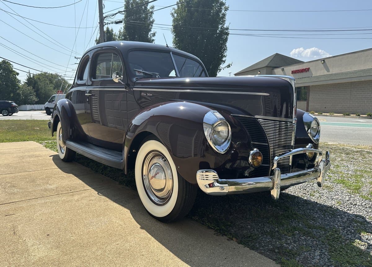 1940 Ford Deluxe Opera Coupe thumbnail 3