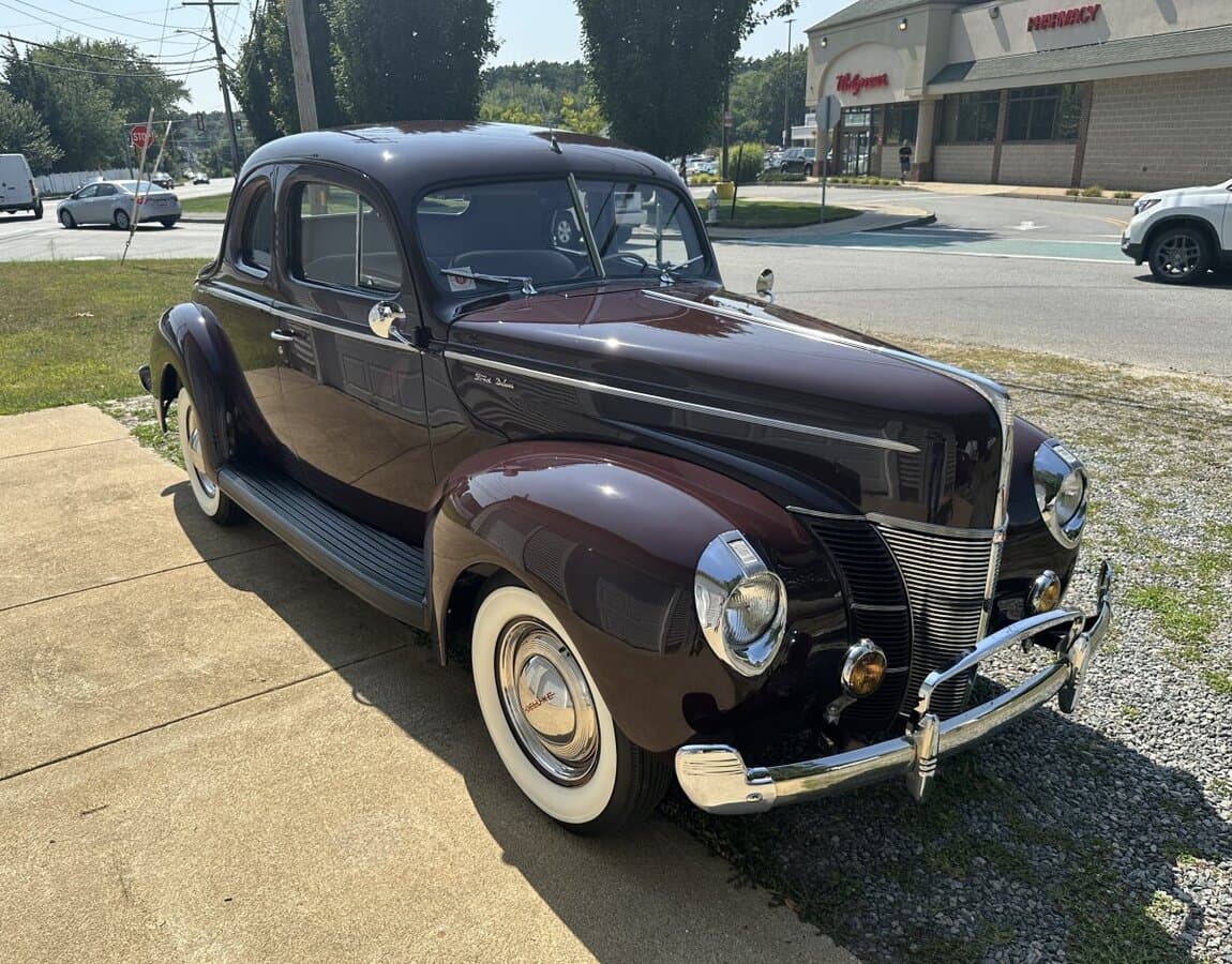 1940 Ford Deluxe Opera Coupe thumbnail 4