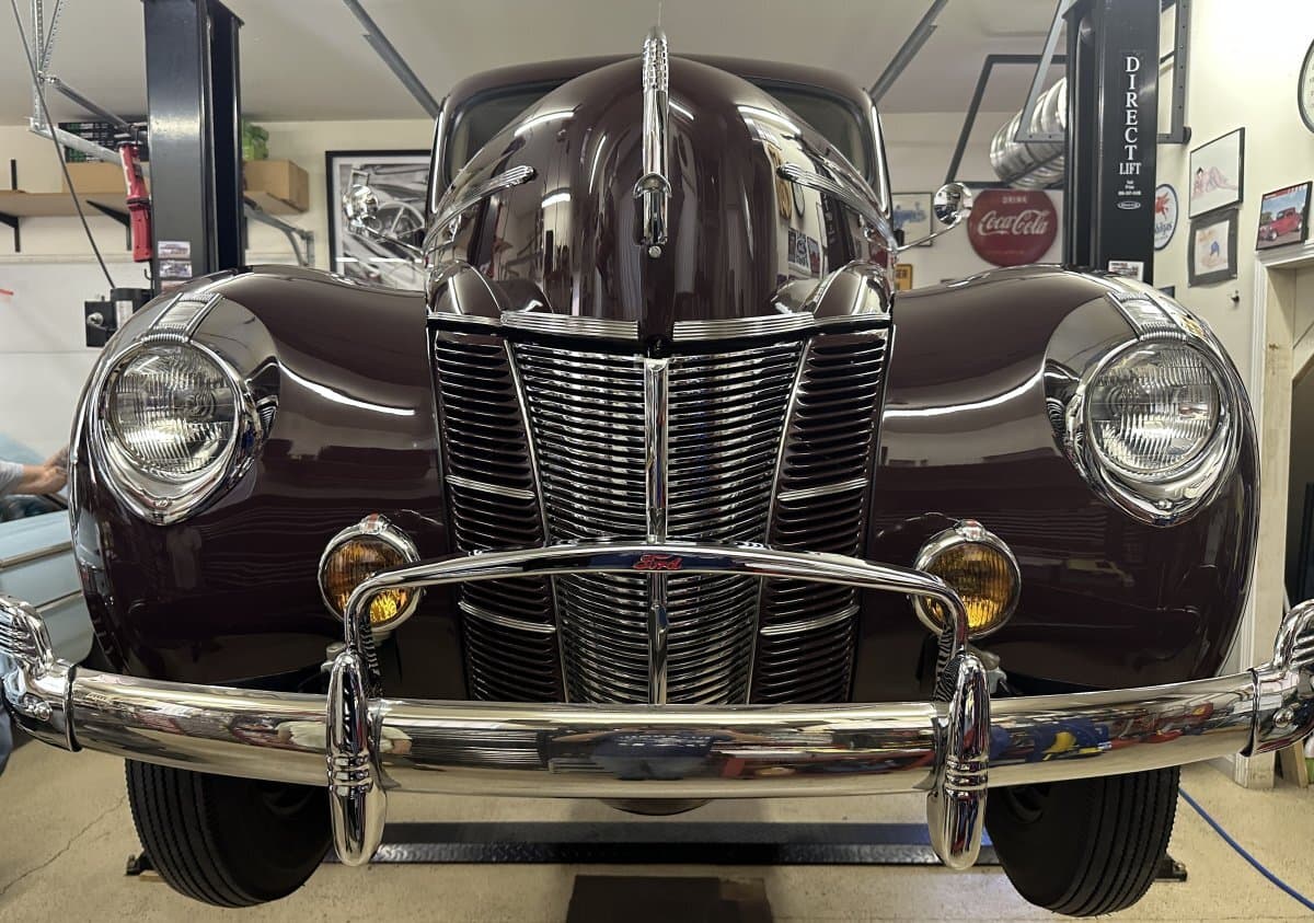 1940 Ford Deluxe Opera Coupe thumbnail 5