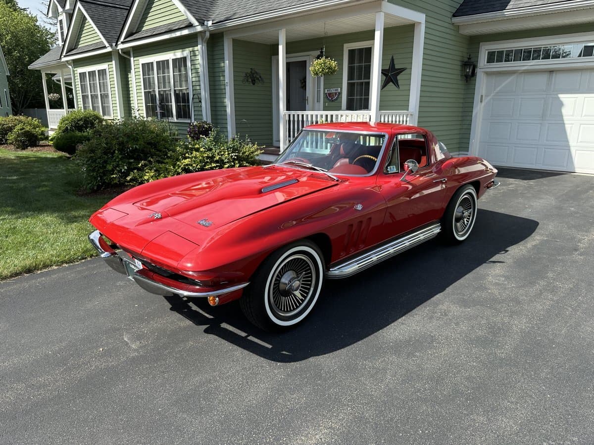 1966 Chevrolet Corvette Coupe thumbnail 3