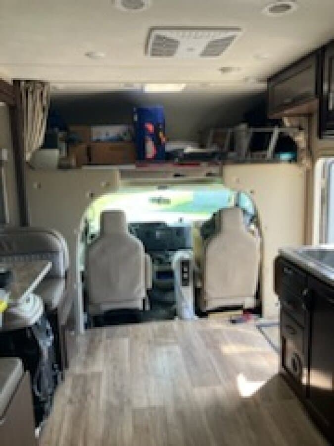 2018 Ford F350 Freedom Elite 24 E Camper thumbnail 6