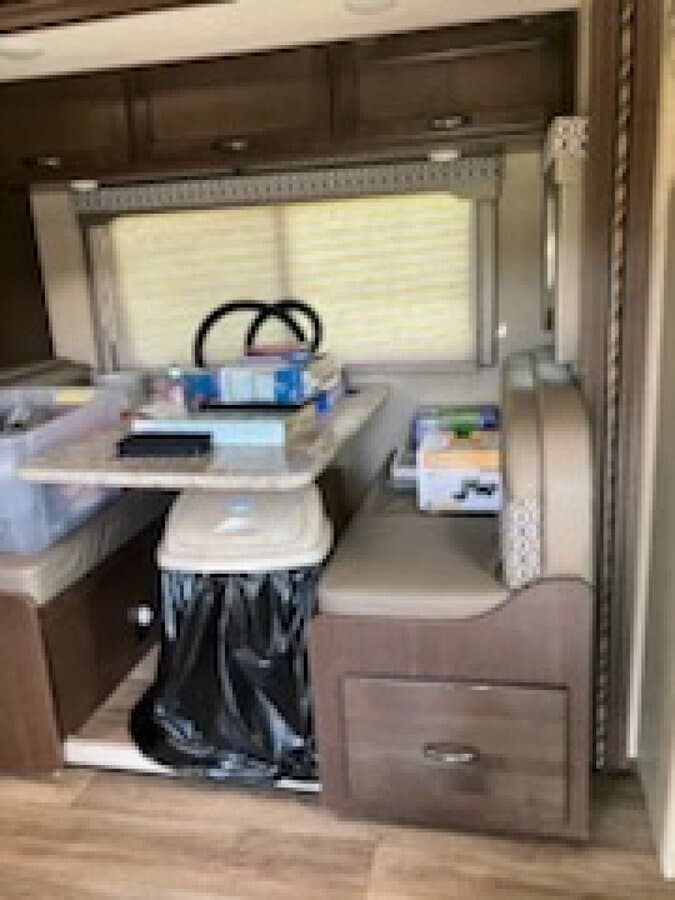 2018 Ford F350 Freedom Elite 24 E Camper thumbnail 7