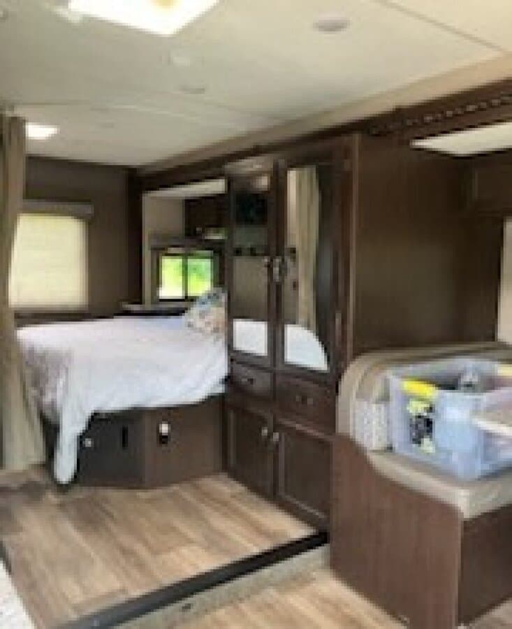 2018 Ford F350 Freedom Elite 24 E Camper thumbnail 8