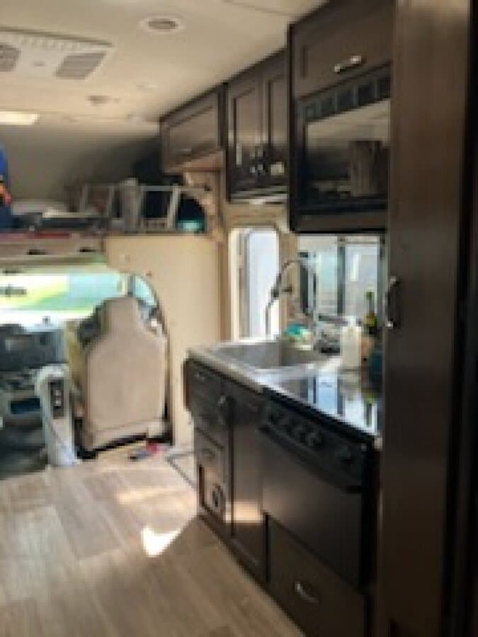 2018 Ford F350 Freedom Elite 24 E Camper thumbnail 13