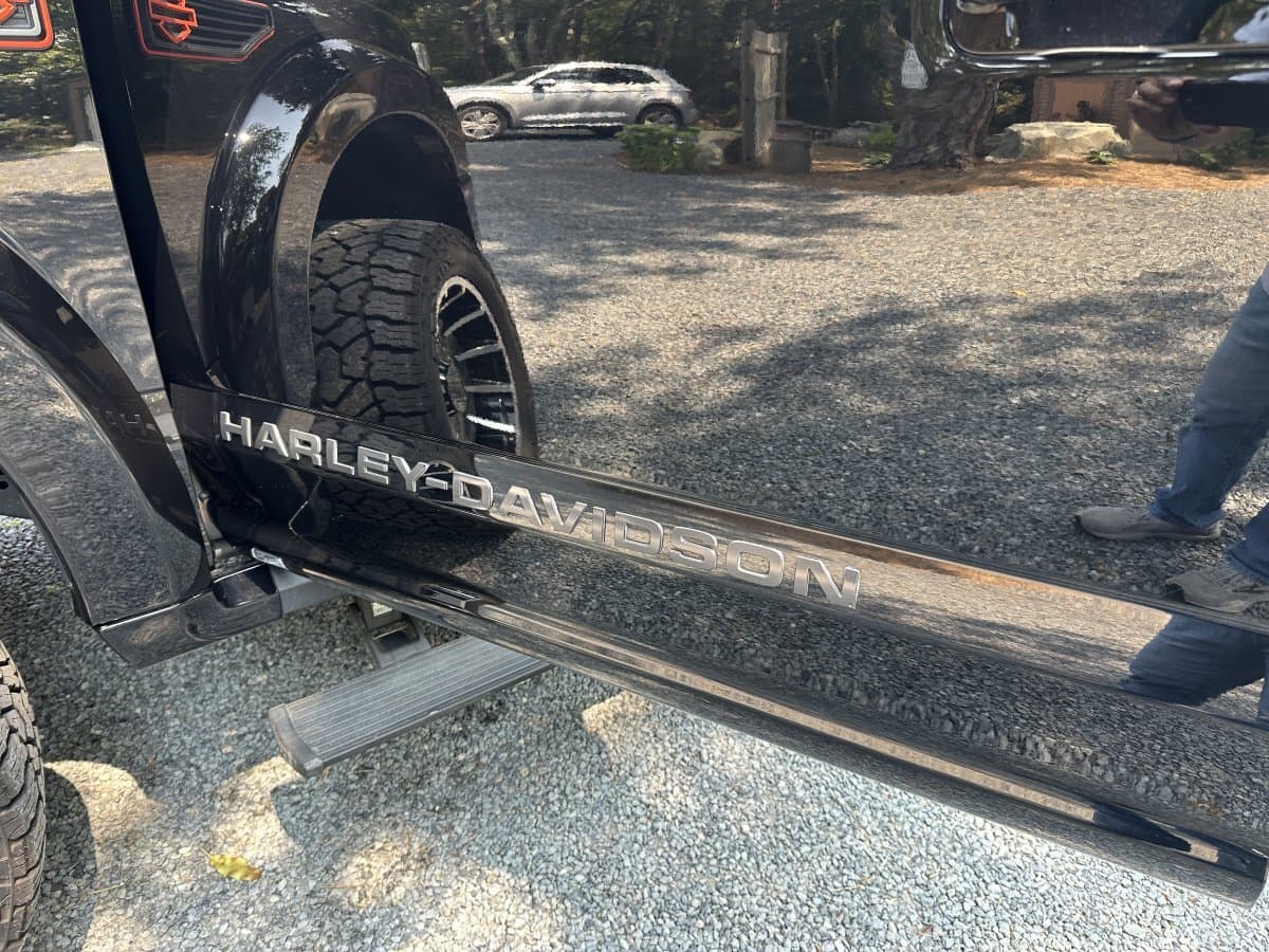 2019 Ford F150 Lariat Harley Davidson Edition thumbnail 27
