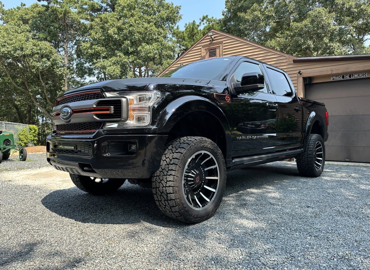 2019 Ford F150 Lariat Harley Davidson Edition thumbnail 3