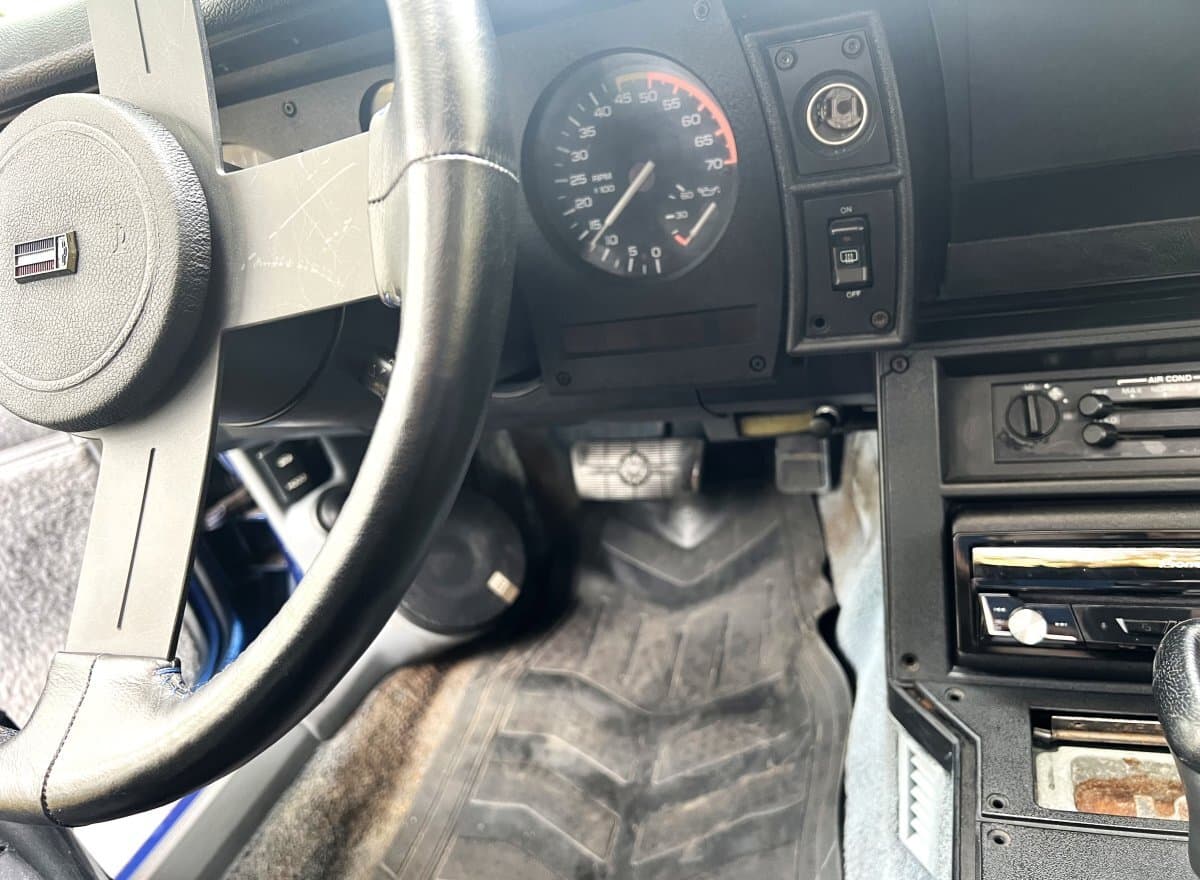 1987 Chevrolet Camaro IROC Z28 thumbnail 28