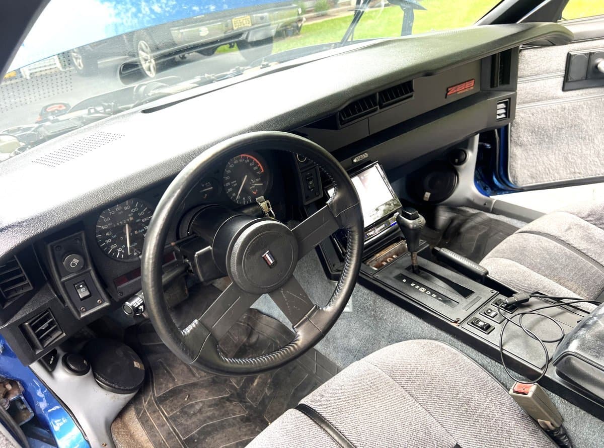 1987 Chevrolet Camaro IROC Z28 thumbnail 23