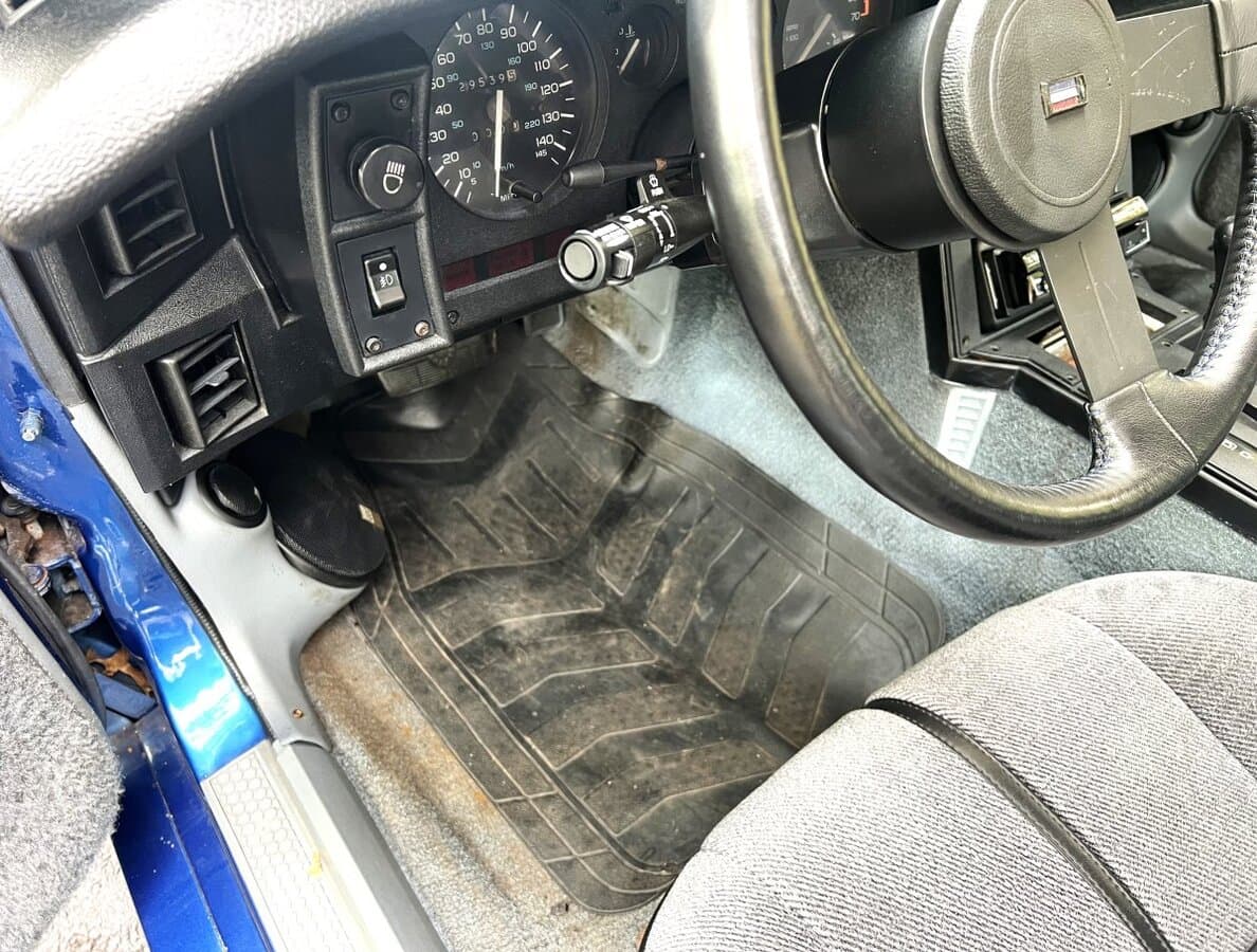 1987 Chevrolet Camaro IROC Z28 thumbnail 24