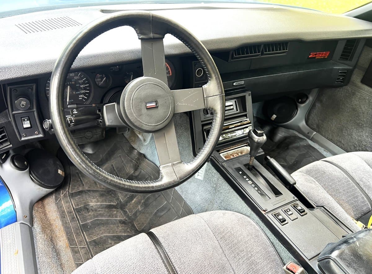 1987 Chevrolet Camaro IROC Z28 thumbnail 25
