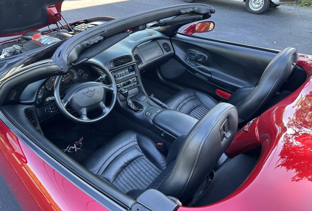 2002 Chevrolet Corvette Convertible thumbnail 29