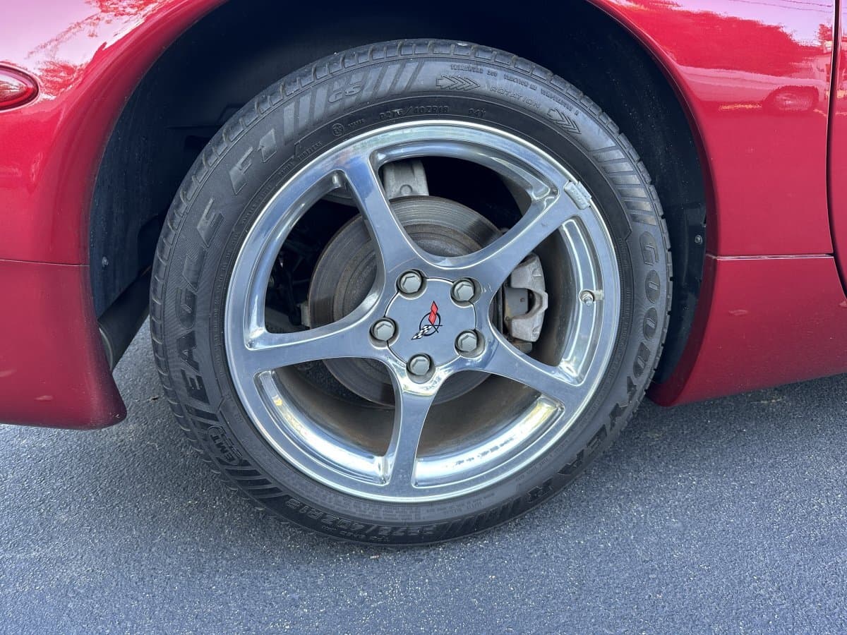 2002 Chevrolet Corvette Convertible thumbnail 25