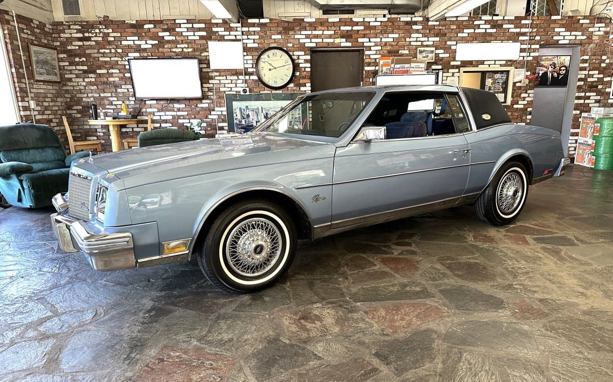 1981 Buick Riviera Coupe thumbnail 3