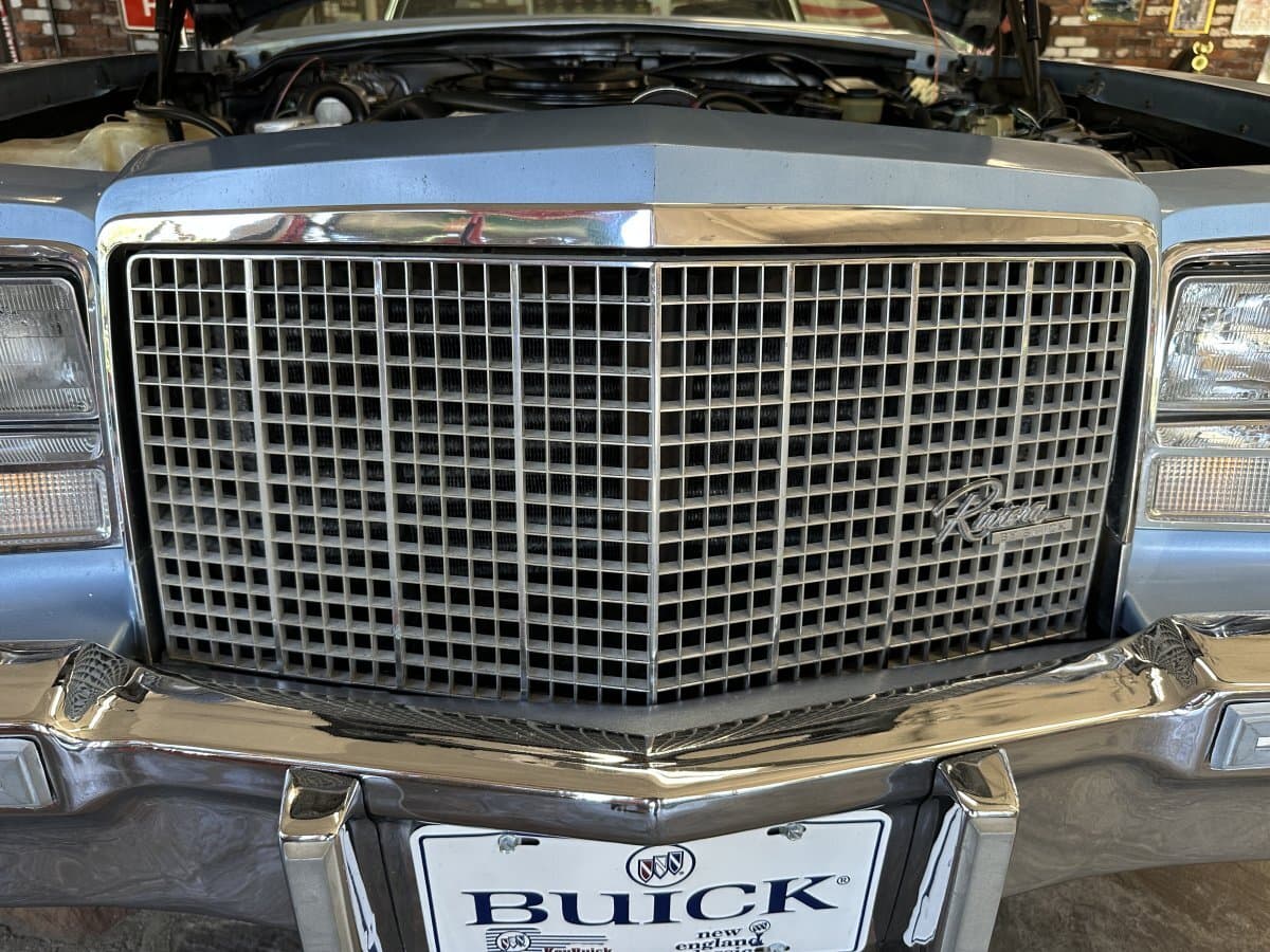 1981 Buick Riviera Coupe thumbnail 6
