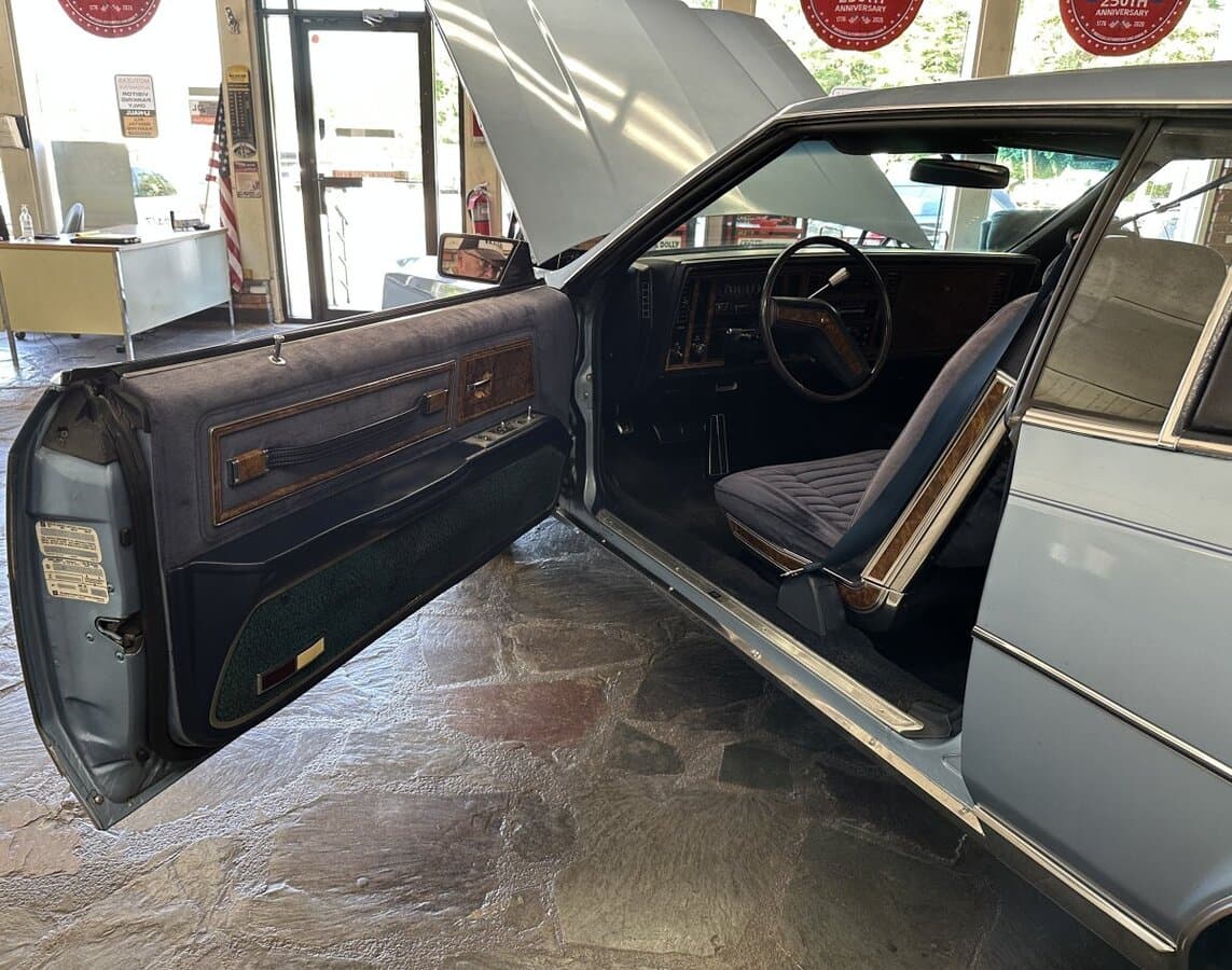 1981 Buick Riviera Coupe thumbnail 24