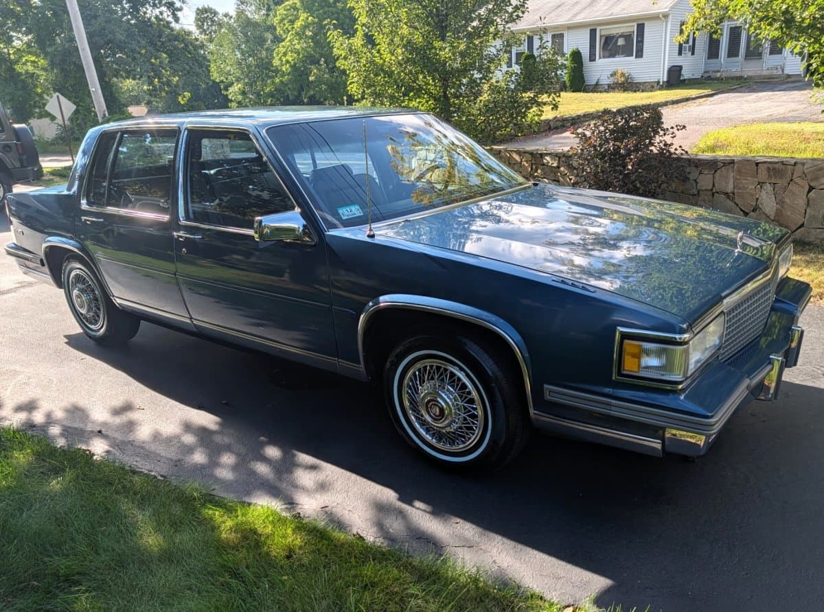 1988 Cadillac DeVille Sedan thumbnail 3