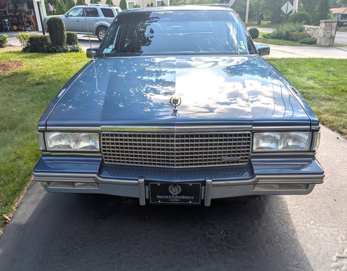 1988 Cadillac DeVille Sedan thumbnail 4
