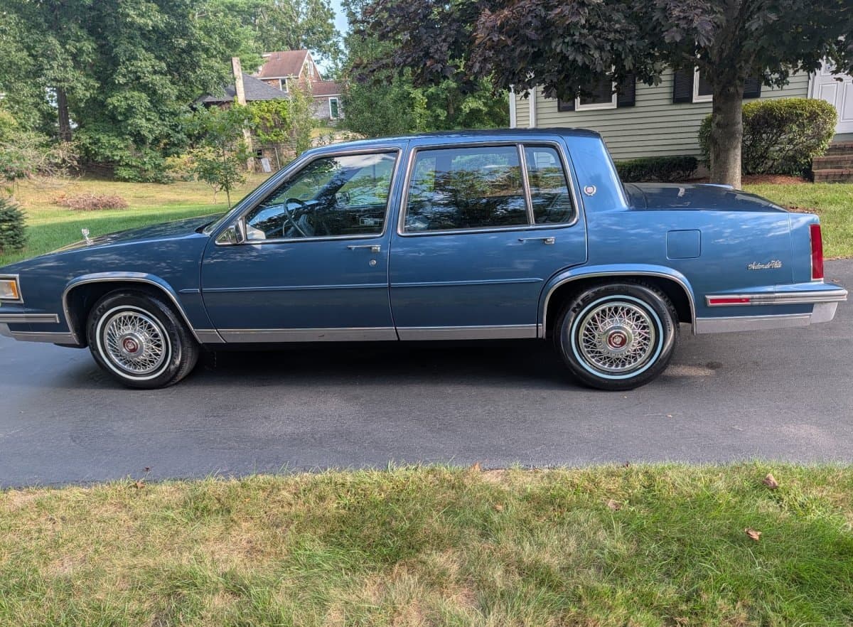 1988 Cadillac DeVille Sedan thumbnail 7