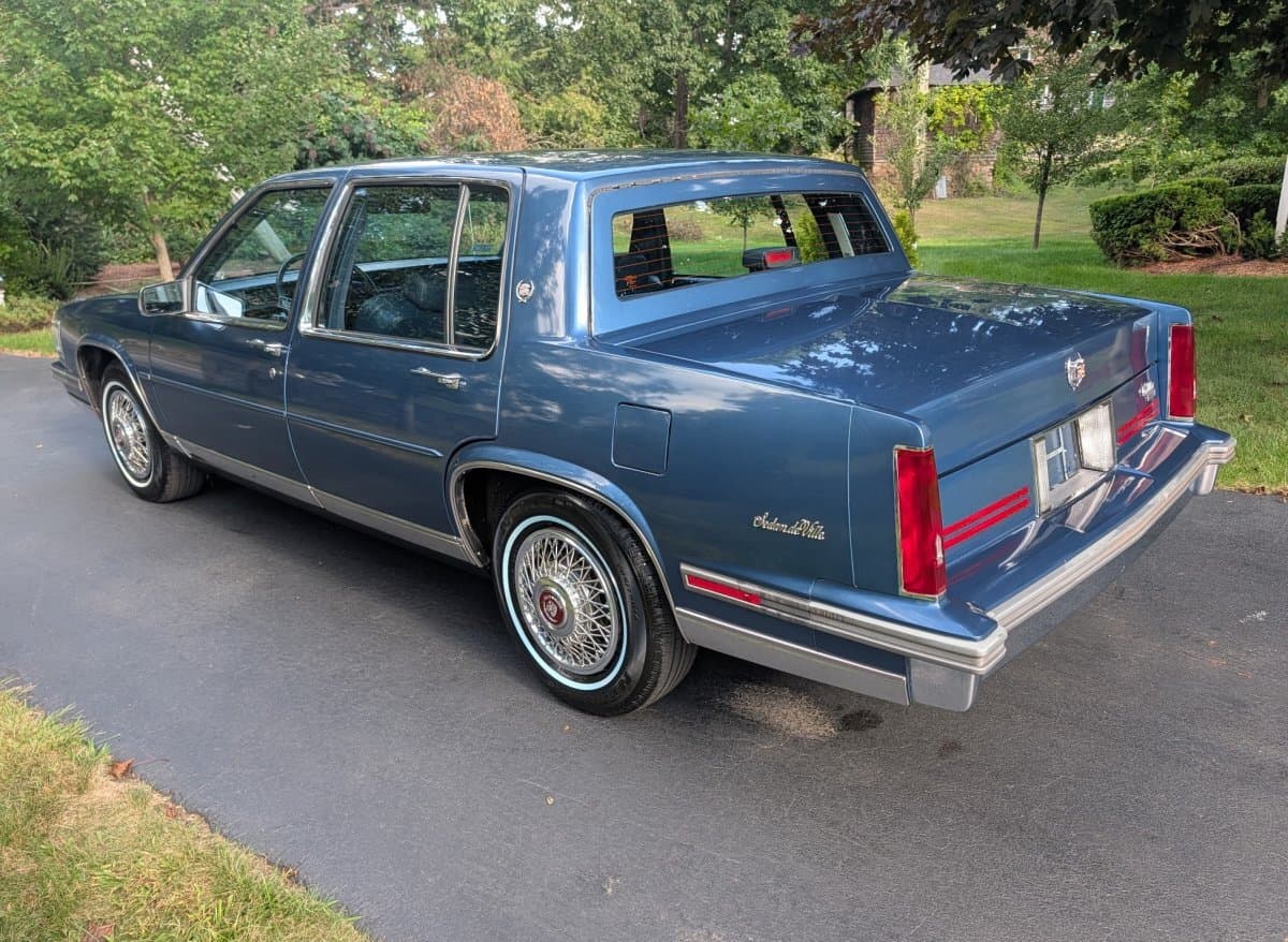 1988 Cadillac DeVille Sedan thumbnail 9