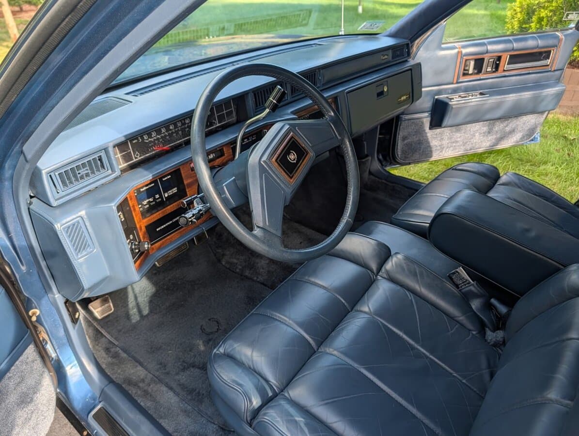 1988 Cadillac DeVille Sedan thumbnail 12
