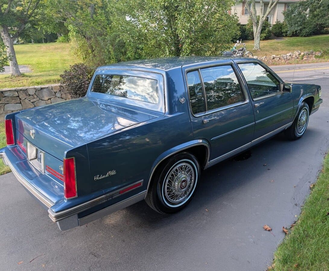 1988 Cadillac DeVille Sedan thumbnail 13