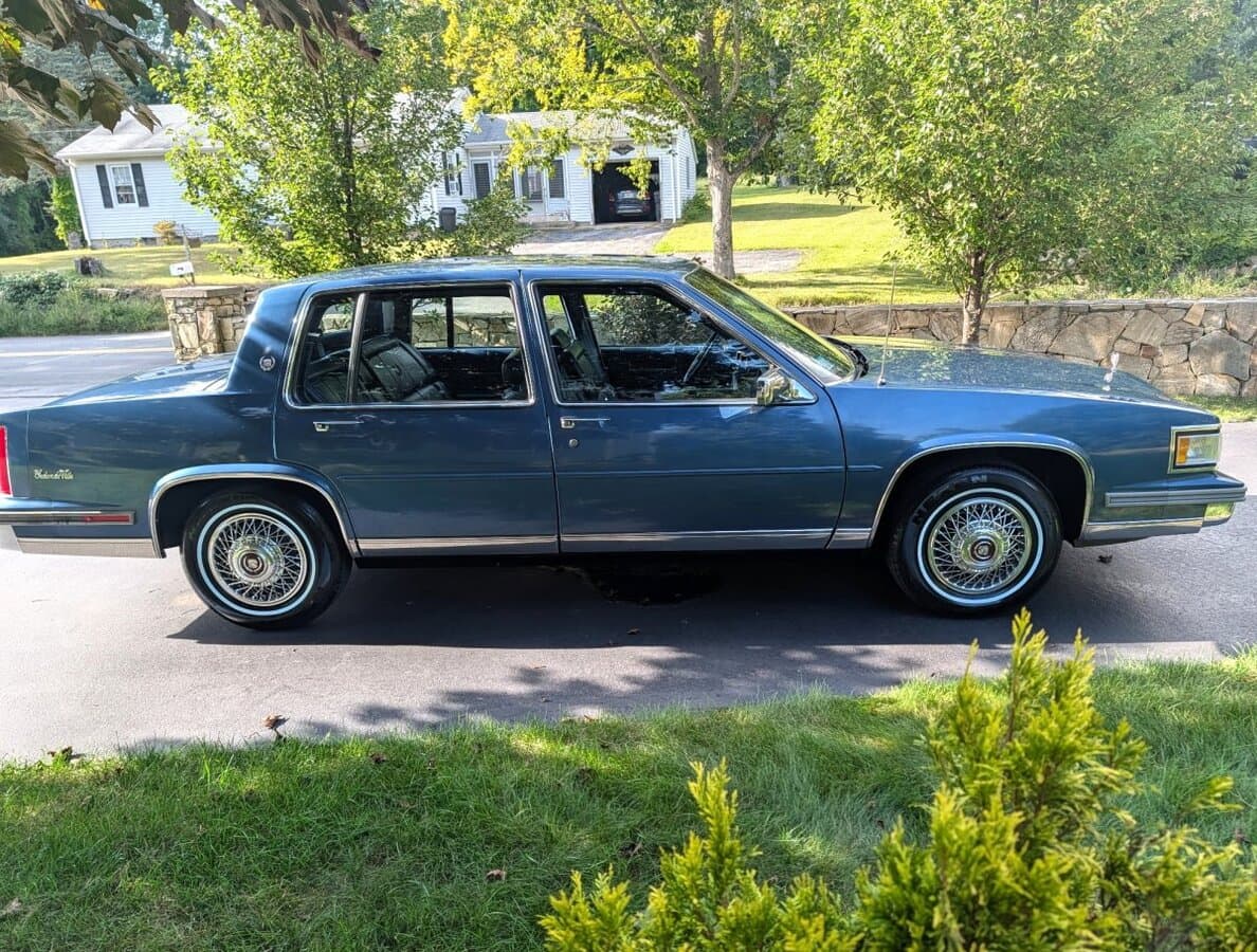 1988 Cadillac DeVille Sedan thumbnail 14